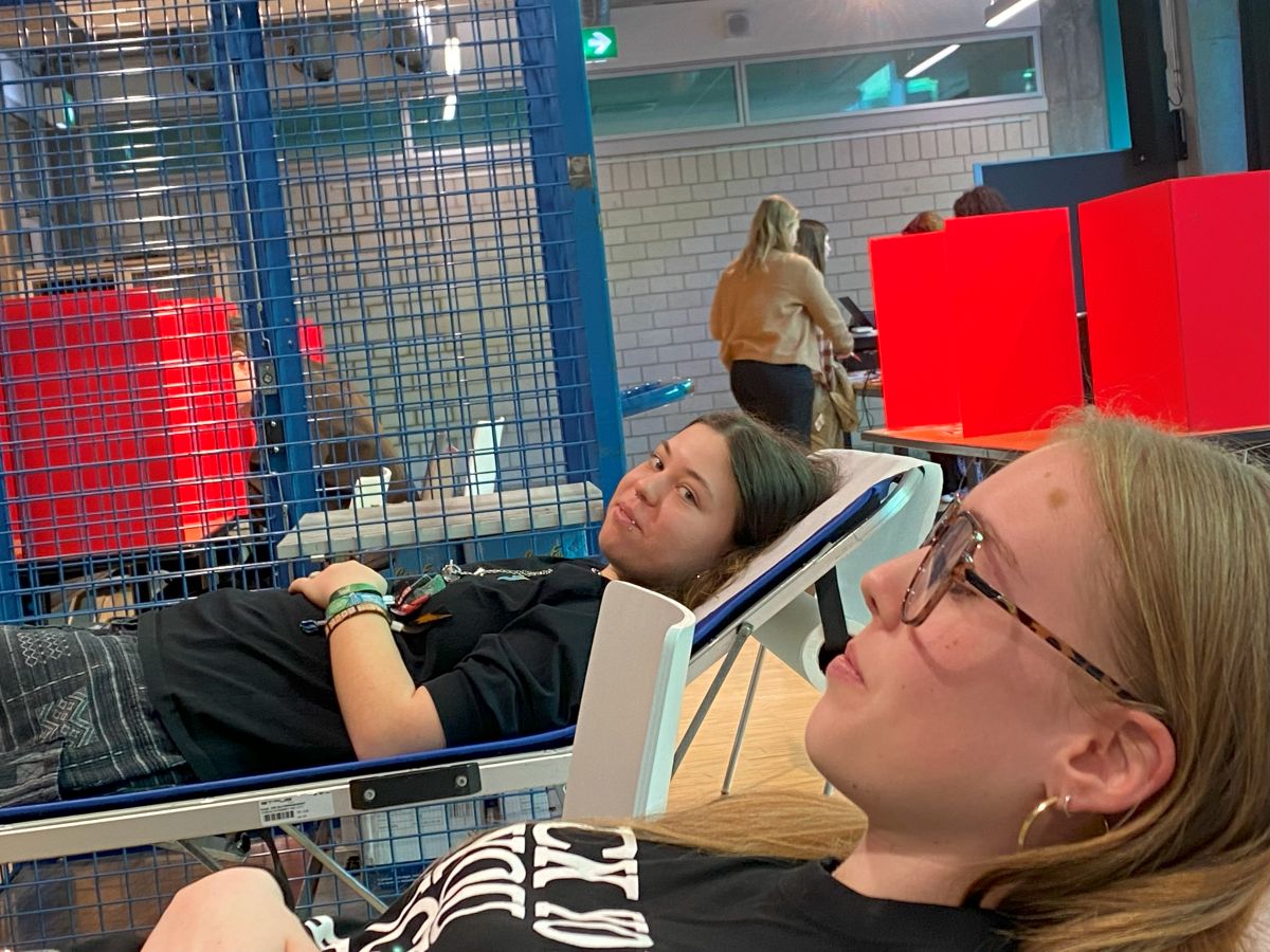 Gute Stimmung bei der ersten Blutspendeaktion der JGS