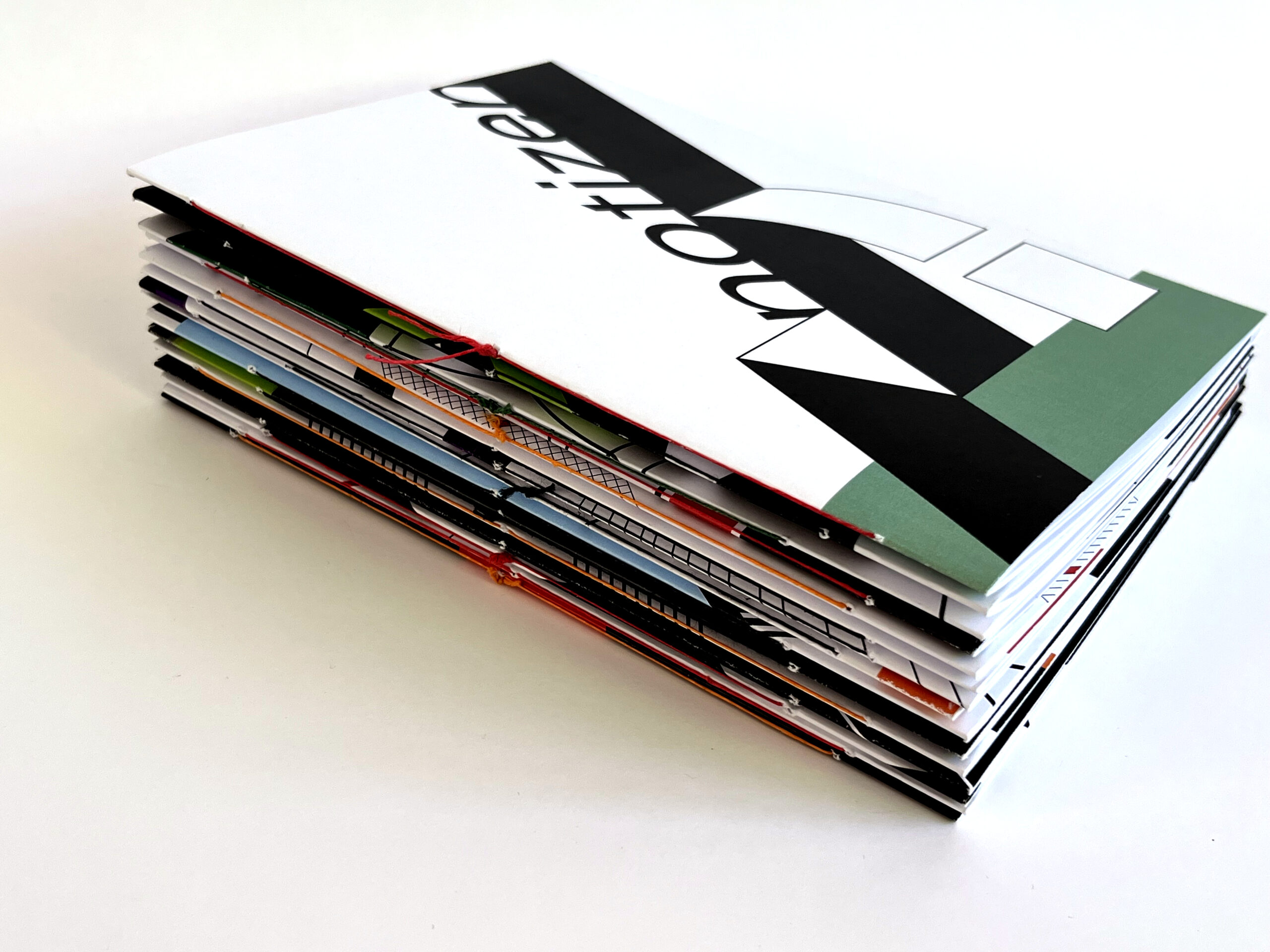 Kreative Auseinandersetzung mit Zeichen, Form und Medium